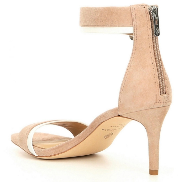 Women Shoes - Picture 3 of 6